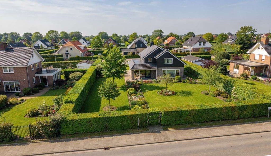 Taille des haies : règles avec les voisins et réglementations