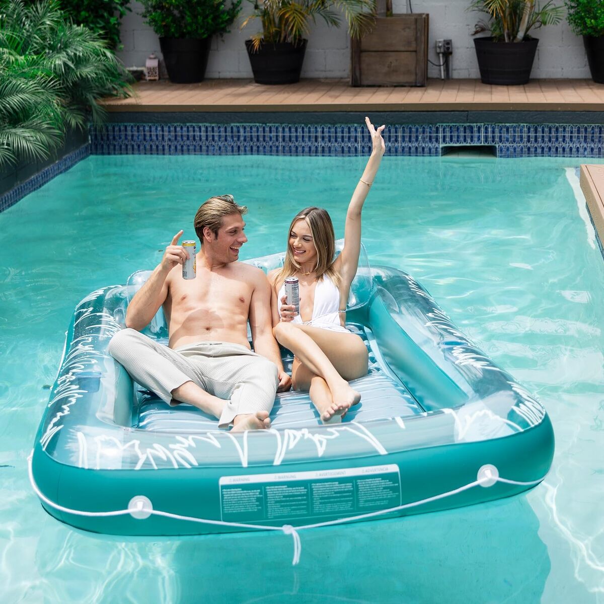 Test de la chaise longue gonflable Sunrio avec oreiller et porte-boissons