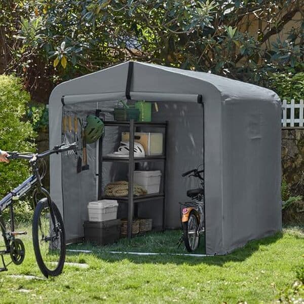 Découvrez comment l'abri de jardin SoBuy KLS11-L-DG allie polyvalence et fonctionnalité pour optimiser votre espace extérieur tout en offrant une solution de rangement élégante et durable.