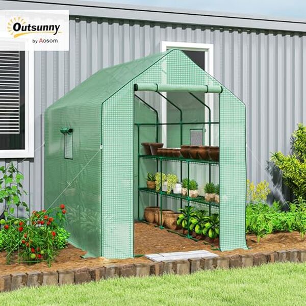 Explorez notre test complet de la serre Outsunny 3 étages et découvrez son efficacité et sa robustesse exceptionnelle pour optimiser votre culture de plantes en toutes saisons.