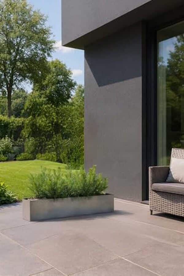 Test du bac à fleurs FLOBO de VIVANNO en fibre de verre gris : design moderne, qualité et conseils d'entretien pour sublimer votre extérieur