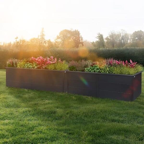Découvrez le parterre surélevé Zelsius anthracite : design moderne, praticité garantie et facilité d'installation pour cultiver vos plantes avec style. 