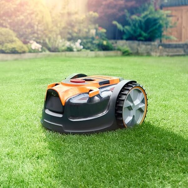 Découvrez notre test complet de la tondeuse robot lawnMaster OcuMow sans limite de fil et sa batterie lithium 24 V : performances, avantages et inconvénients. 