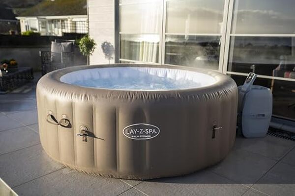 Découvrez notre test détaillé du spa gonflable Bestway LAY-Z-SPA® Palm Springs Airjet™ pour 4-6 personnes : caractéristiques, avantages et avis d'experts pour bien choisir votre spa.