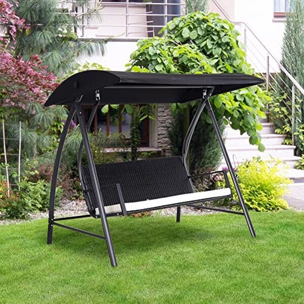 Découvrez notre test complet de la balançoire hollywoodienne Outsunny 3 places : design, confort, installation et durabilité pour votre jardin. 