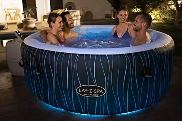 Découvrez notre test détaillé du spa gonflable Bestway LAY-Z-SPA® Hollywood Airjet™ : caractéristiques, performances et avis pour 4-6 personnes.