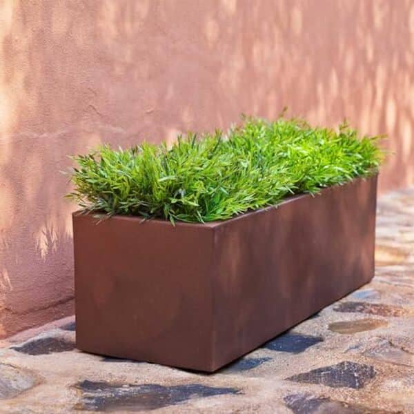 Découvrez notre avis complet sur la jardinière rectangulaire newgarden : résistance aux UV, élégance intemporelle et durabilité pour vos plantes d'extérieur. 